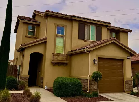 6153 W Marble Hill Dr, Fresno, CA 93722
