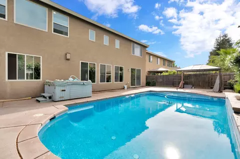 Exterior - 1823 Houston Ave, Clovis, CA 93619 photo 5 of 6