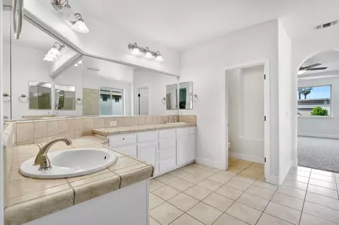Bath - 1823 Houston Ave, Clovis, CA 93619 photo 1 of 2