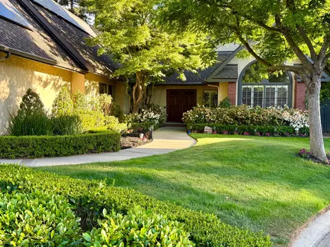 2555 W Bluff Ave #142, Fresno, CA 93711