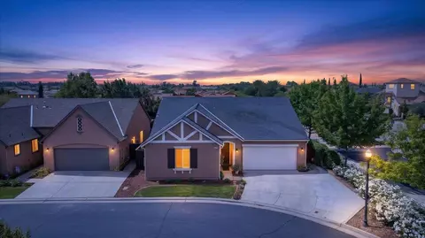 1776 N Mcpherson Ln, Clovis, CA 93619