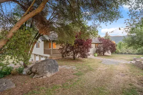 45012 Mockingbird Ln, Oakhurst, CA 93644