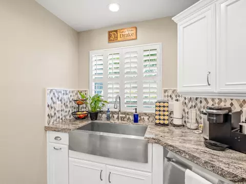 Kitchen - 2690 Joshua Ave, Clovis, CA 93611 photo 3 of 6