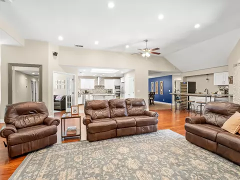 Living - 2690 Joshua Ave, Clovis, CA 93611 photo 2 of 3