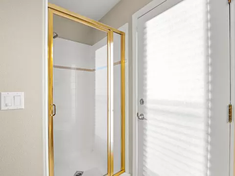 Bath - 2690 Joshua Ave, Clovis, CA 93611 photo 10 of 10