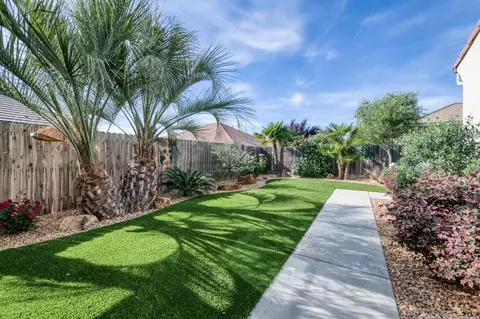 Exterior - 1462 N Twinberry Ave, Clovis, CA 93619 photo 10 of 19