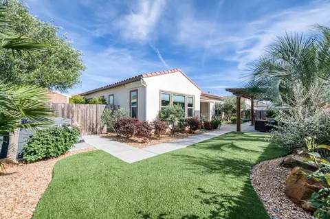 Exterior - 1462 N Twinberry Ave, Clovis, CA 93619 photo 12 of 19