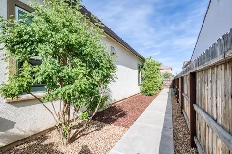 Exterior - 1462 N Twinberry Ave, Clovis, CA 93619 photo 7 of 19