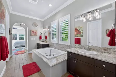 Bath - 1462 N Twinberry Ave, Clovis, CA 93619 photo 2 of 5