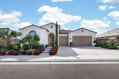 Exterior - 1462 N Twinberry Ave, Clovis, CA 93619 photo 2 of 19