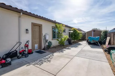 Exterior - 1462 N Twinberry Ave, Clovis, CA 93619 photo 15 of 19