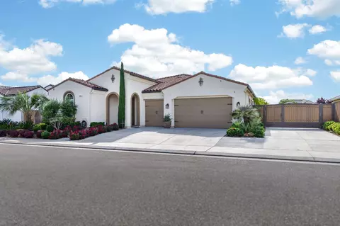 1462 N Twinberry Ave, Clovis, CA 93619