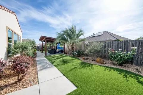 Exterior - 1462 N Twinberry Ave, Clovis, CA 93619 photo 13 of 19