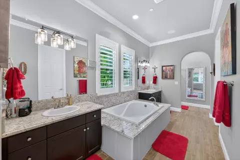 Bath - 1462 N Twinberry Ave, Clovis, CA 93619 photo 1 of 5