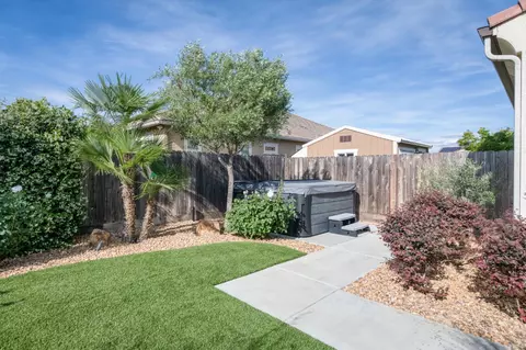 Exterior - 1462 N Twinberry Ave, Clovis, CA 93619 photo 11 of 19