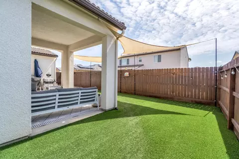 Exterior - 4158 Buckingham Ave, Clovis, CA 93619 photo 4 of 6