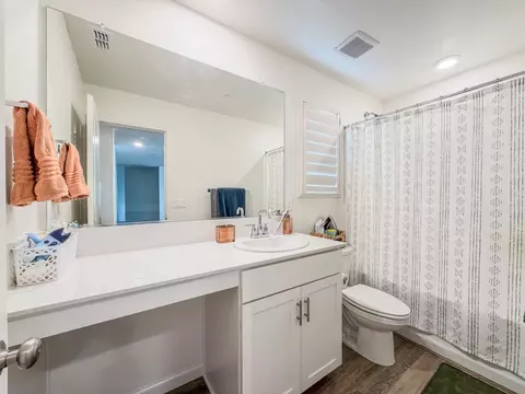 Bath - 1451 W Ryan Ave, Fowler, CA 93625 photo 4 of 4