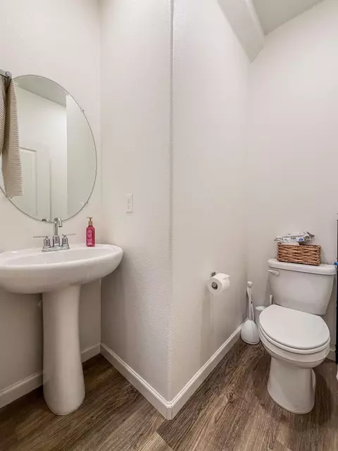 Bath - 1451 W Ryan Ave, Fowler, CA 93625 photo 1 of 4