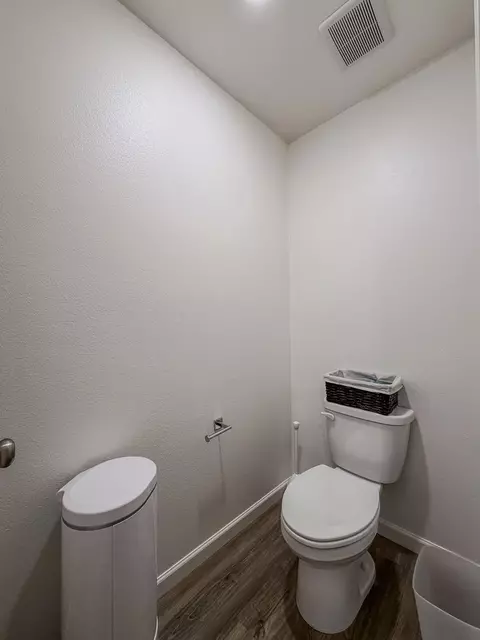 Bath - 1451 W Ryan Ave, Fowler, CA 93625 photo 3 of 4