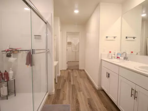 Bath - 1451 W Ryan Ave, Fowler, CA 93625 photo 2 of 4