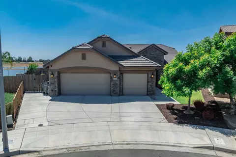 835 S Bliss Ave, Fresno, CA 93727