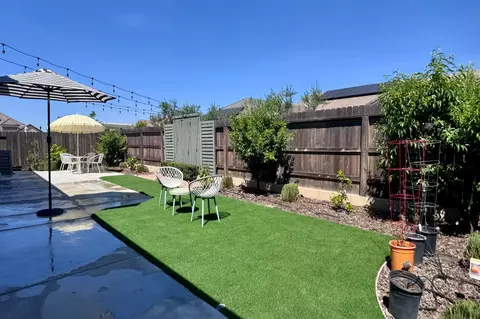 Exterior - 445 Bloom Ln, Clovis, CA 93619 photo 3 of 4