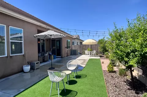 Exterior - 445 Bloom Ln, Clovis, CA 93619 photo 4 of 4