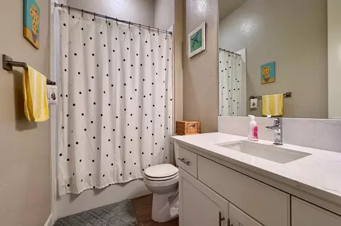 Bath - 445 Bloom Ln, Clovis, CA 93619 photo 5 of 5
