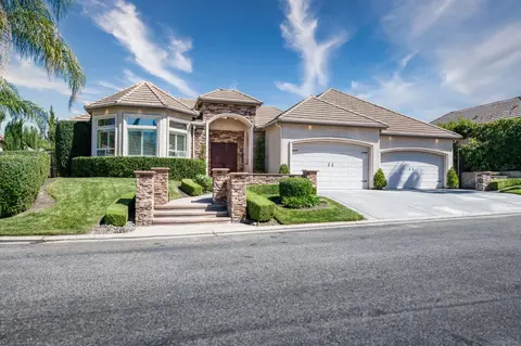 10746 N Falcon Faire Dr, Fresno, CA 93730