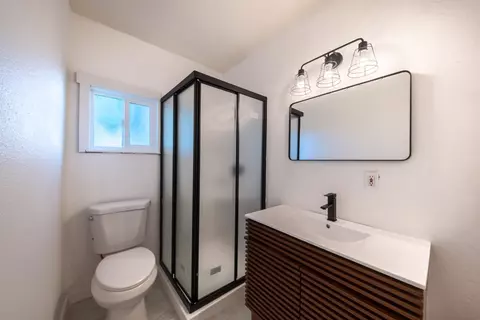 Bath - 2790 Boles St, Madera, CA 93637 photo 1 of 1