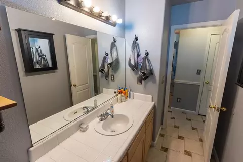 Bath - 2315 Magill Ave, Clovis, CA 93611 photo 4 of 4