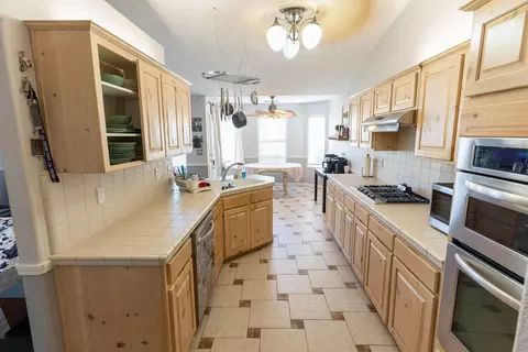 Kitchen - 2315 Magill Ave, Clovis, CA 93611 photo 4 of 4
