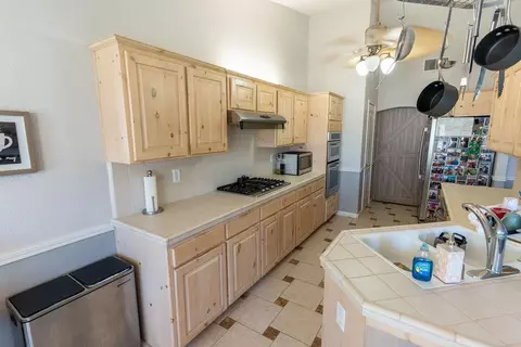 Kitchen - 2315 Magill Ave, Clovis, CA 93611 photo 2 of 4