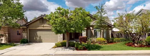9821 N Sierra Vista Ave, Fresno, CA 93720