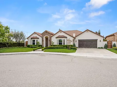 2567 E Sarazen Ave, Fresno, CA 93730