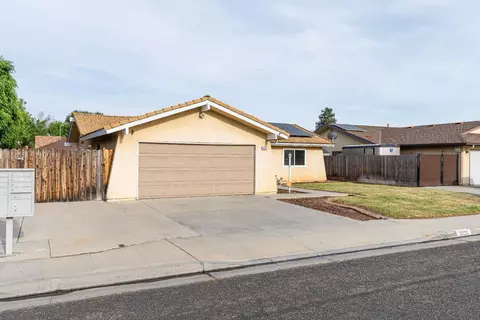 Exterior - 3725 Eddy Ave, Clovis, CA 93612 photo 2 of 6