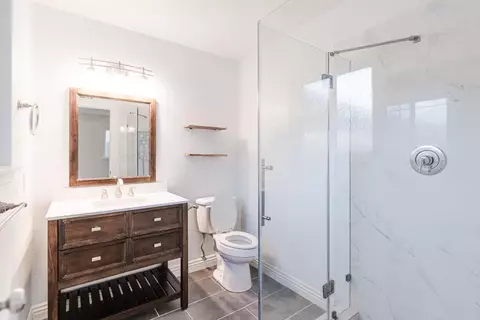 Bath - 3725 Eddy Ave, Clovis, CA 93612 photo 2 of 2
