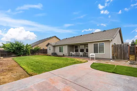 Exterior - 3157 Twain Ave, Clovis, CA 93619 photo 6 of 7