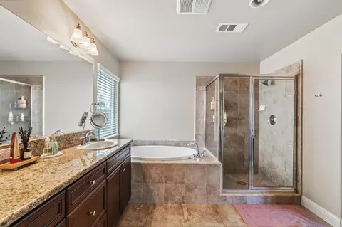 Bath - 3157 Twain Ave, Clovis, CA 93619 photo 1 of 2