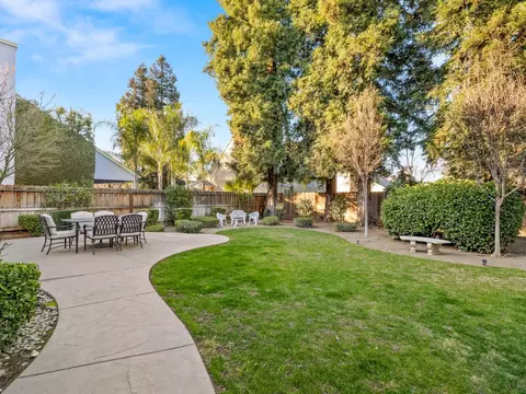Exterior - 621 W El Paso Ave, Clovis, CA 93611 photo 5 of 12