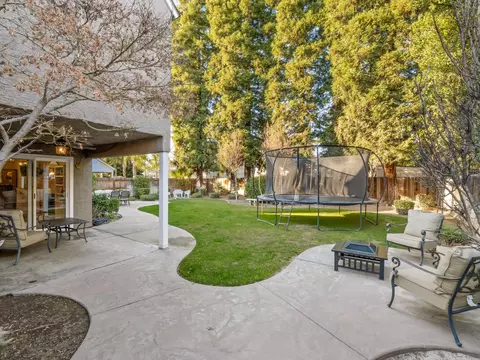 Exterior - 621 W El Paso Ave, Clovis, CA 93611 photo 4 of 12