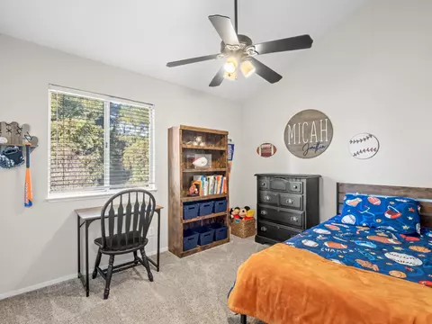 Bedroom - 621 W El Paso Ave, Clovis, CA 93611 photo 4 of 5