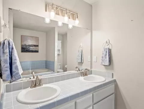 Bath - 621 W El Paso Ave, Clovis, CA 93611 photo 3 of 7