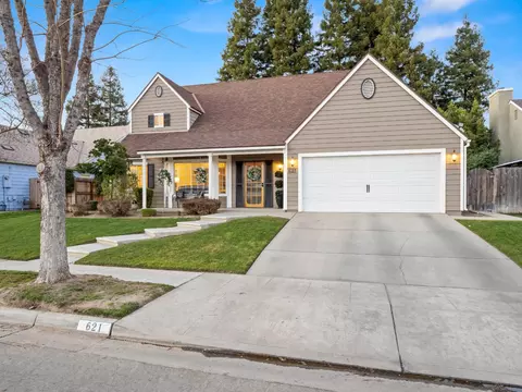 Exterior - 621 W El Paso Ave, Clovis, CA 93611 photo 3 of 12
