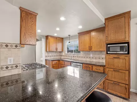 Kitchen - 621 W El Paso Ave, Clovis, CA 93611 photo 2 of 4