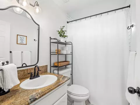 Bath - 621 W El Paso Ave, Clovis, CA 93611 photo 6 of 7
