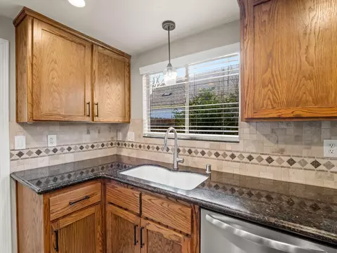 Kitchen - 621 W El Paso Ave, Clovis, CA 93611 photo 3 of 4