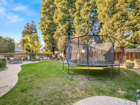 Exterior - 621 W El Paso Ave, Clovis, CA 93611 photo 6 of 12