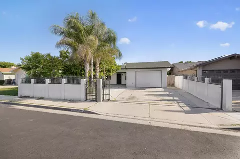 13591 E 5th St, Parlier, CA 93648