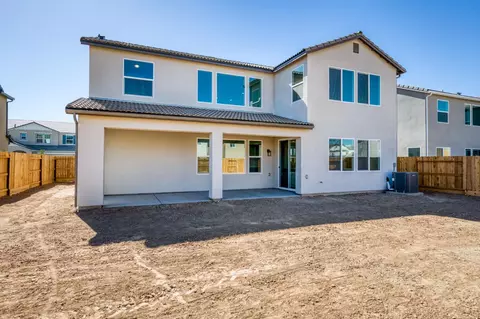 Exterior - 986 Peters Rd S, Madera, CA 93636 photo 9 of 10